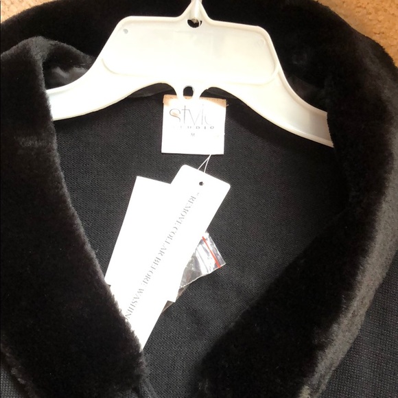 Black cardigan with removable faux fur collar - Picture 2 of 3